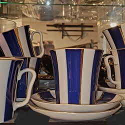 Tea set, 6 cups with saucers