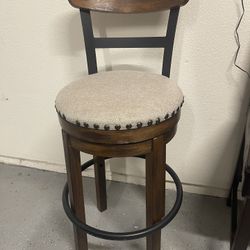 2 Bar Stools 