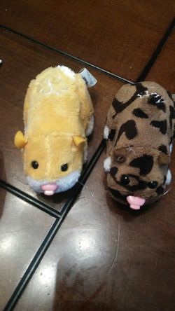 Zu zu pets walk and make noise ! Excellent condition!