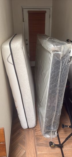 Full size mattress and boxspring