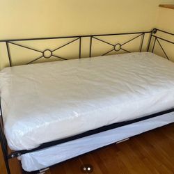 Twin Day Bed With Trundle 