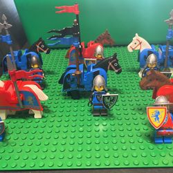 Lego Castle Minifigure With Shield, Horse, Flag And Boarding