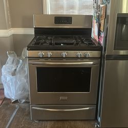 Frigidaire Stovetop/Oven + Microwave range hood
