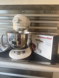 ARTISAN kitchen Aid, Max Watts 325, with Kitchen Aid Stand Made  er Attachment Accessories.