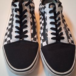 Vintage Vans Tennis Shoes. Size 9.5. Great Condition!