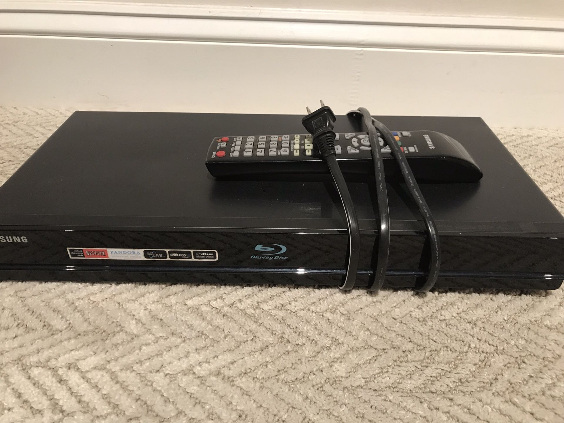 Samsung Dvd Blu-ray player with Netflix and remote