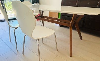 Dinning table with chairs