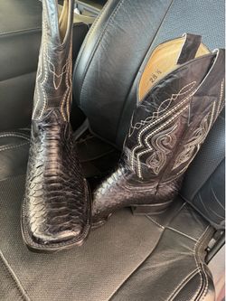 cowboy boots  size 10