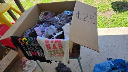 Yard sale items star 0.25 cents