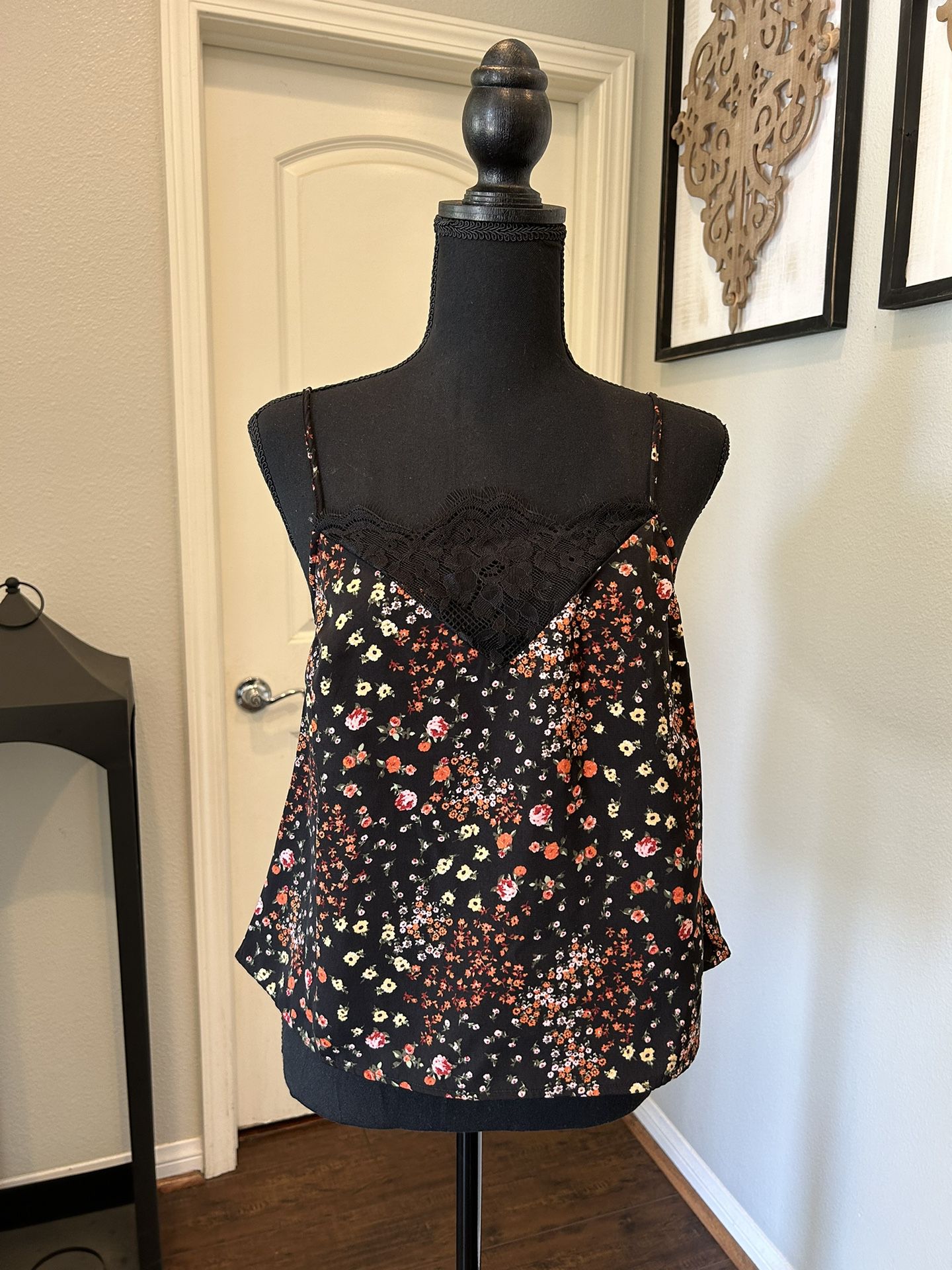 Flower and Lace Trim Tank Top