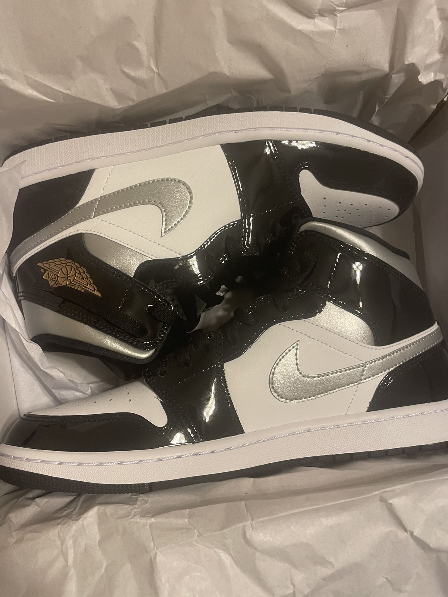 Air Jordan 1 Mid SE Black And White