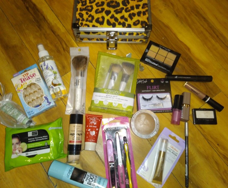 Makeup/eyelashes/makeup Brushes Etc Bundle