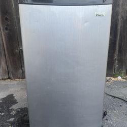 Magic Chef Mini Fridge