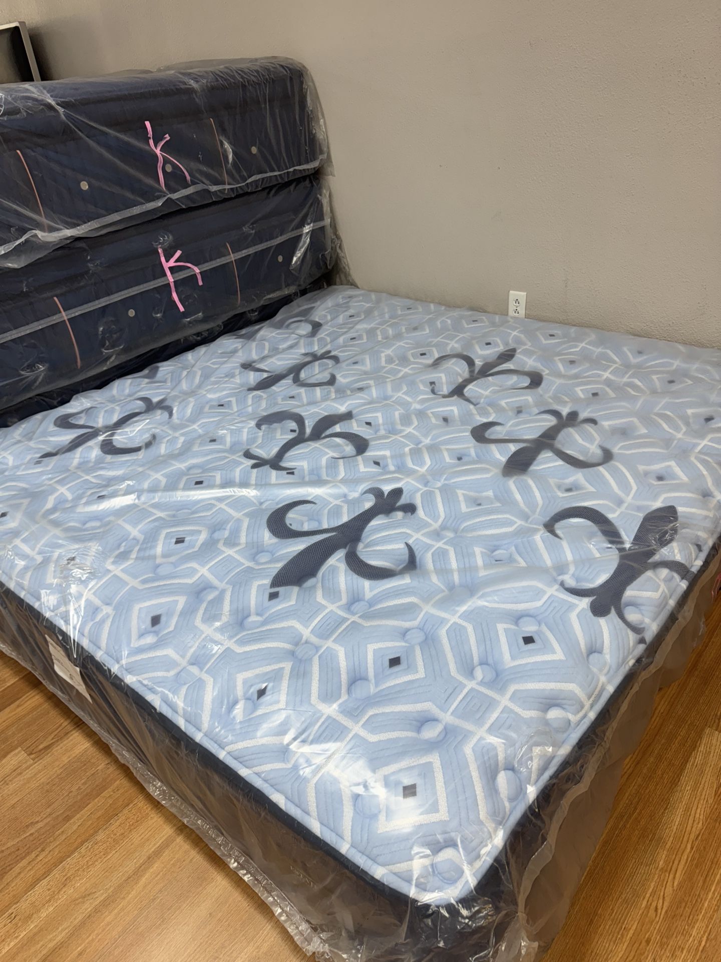 New King Stearns & Foster Estate Firm Mattress 