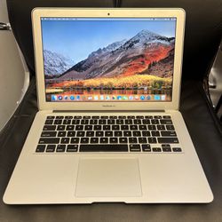 MacBook Air i5, 2017, 8GB Ram, 128 GB SSD