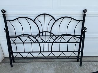 Black Wrought Iron Bed Frame – Complete