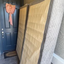 King bed box spring free