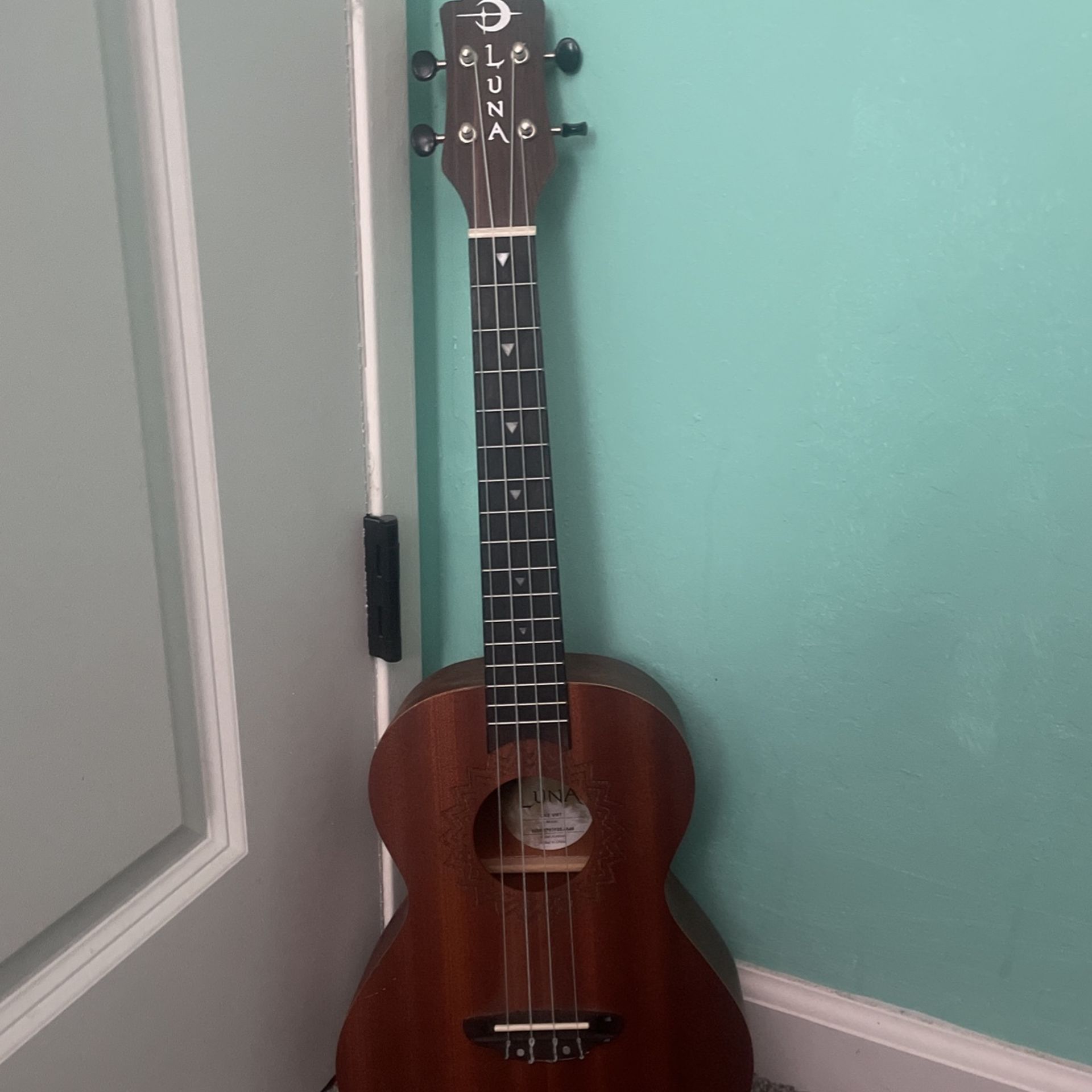 Luna Ukulele 