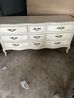 1) Vintage Provincial 9 Drawer Dresser
