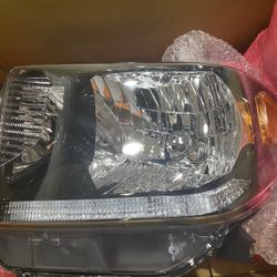 2018-2020 Toyota Tundra Left Halogen  Headlight W/leveling 