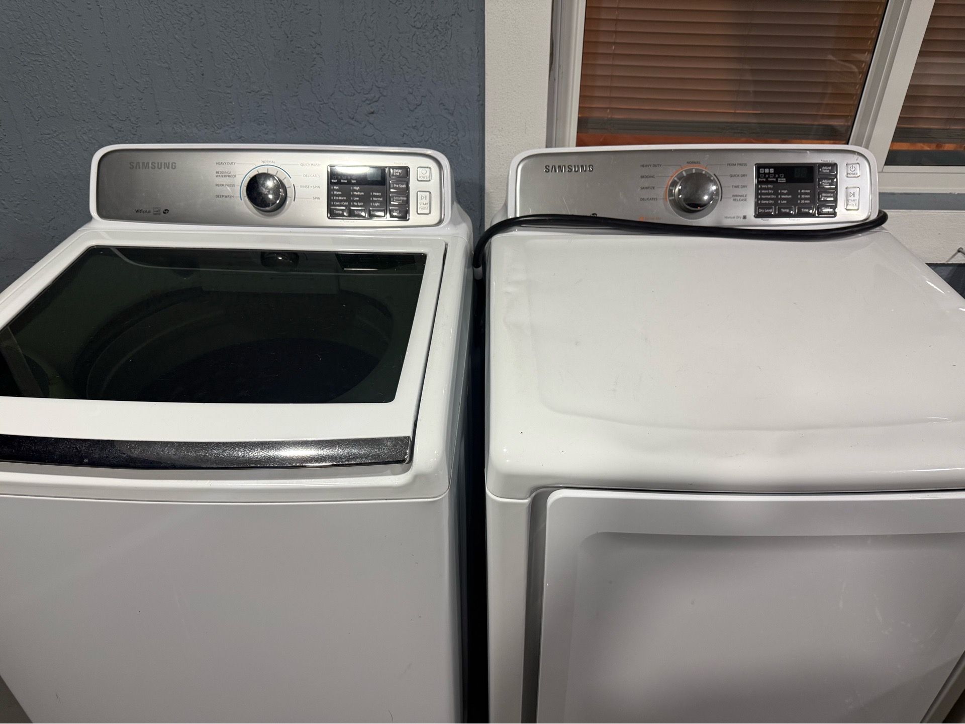 Washer dryer set