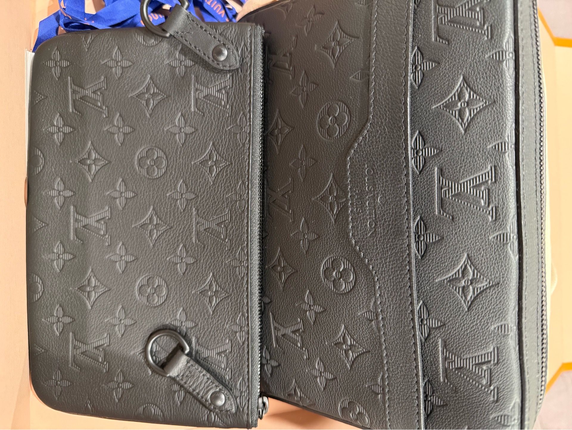 Louis Vuitton Leather trio messenger