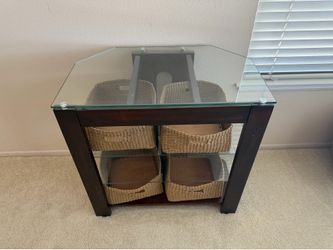 Table: Glass w/Baskets