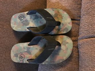 Volcom flip flops
