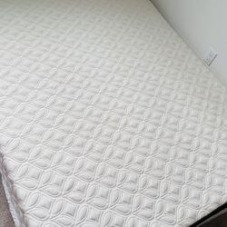 Queen mattress - firm - Cocoon By Sealy