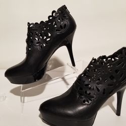 Black 9 1/2 M Platform  Carlos Heels 