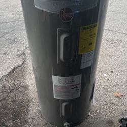 50 Gallons Short Electric 48 Inch Long Only 6 Months Of Used They Replace It With A Tank Less They Needed Space 
