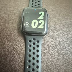 Apple Watch Series 6 (GPS + Cellular) 44mm Nike Edition