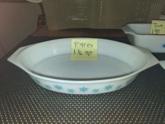Vintage Pyrex/ fire King bakeware. Excellent condition! Selling is a bundle.. set. All sales final.