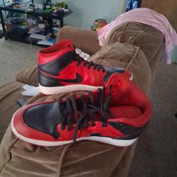 Men’s Nike High Top Sz 10