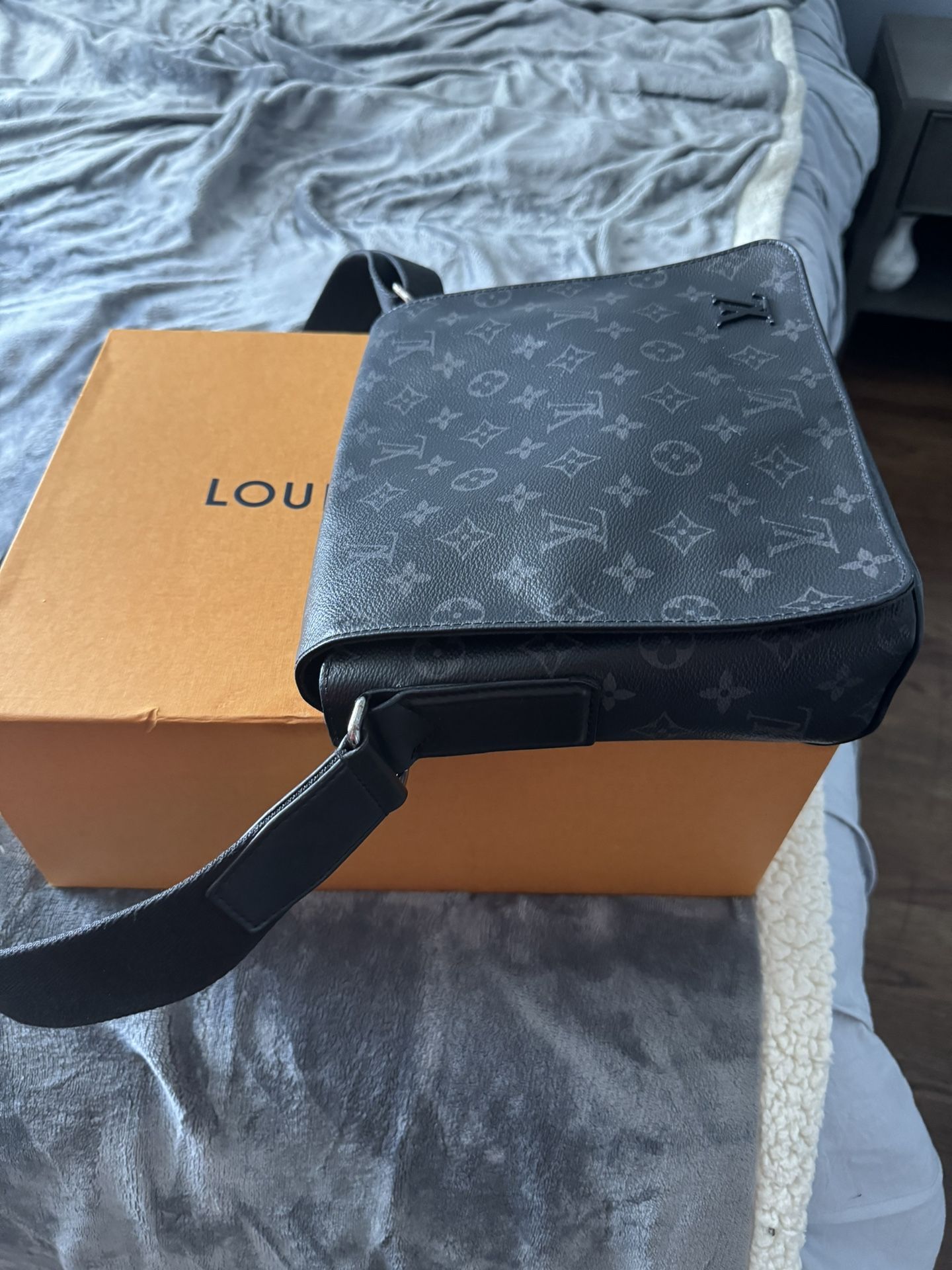 Louis Vuitton Messenger Bag