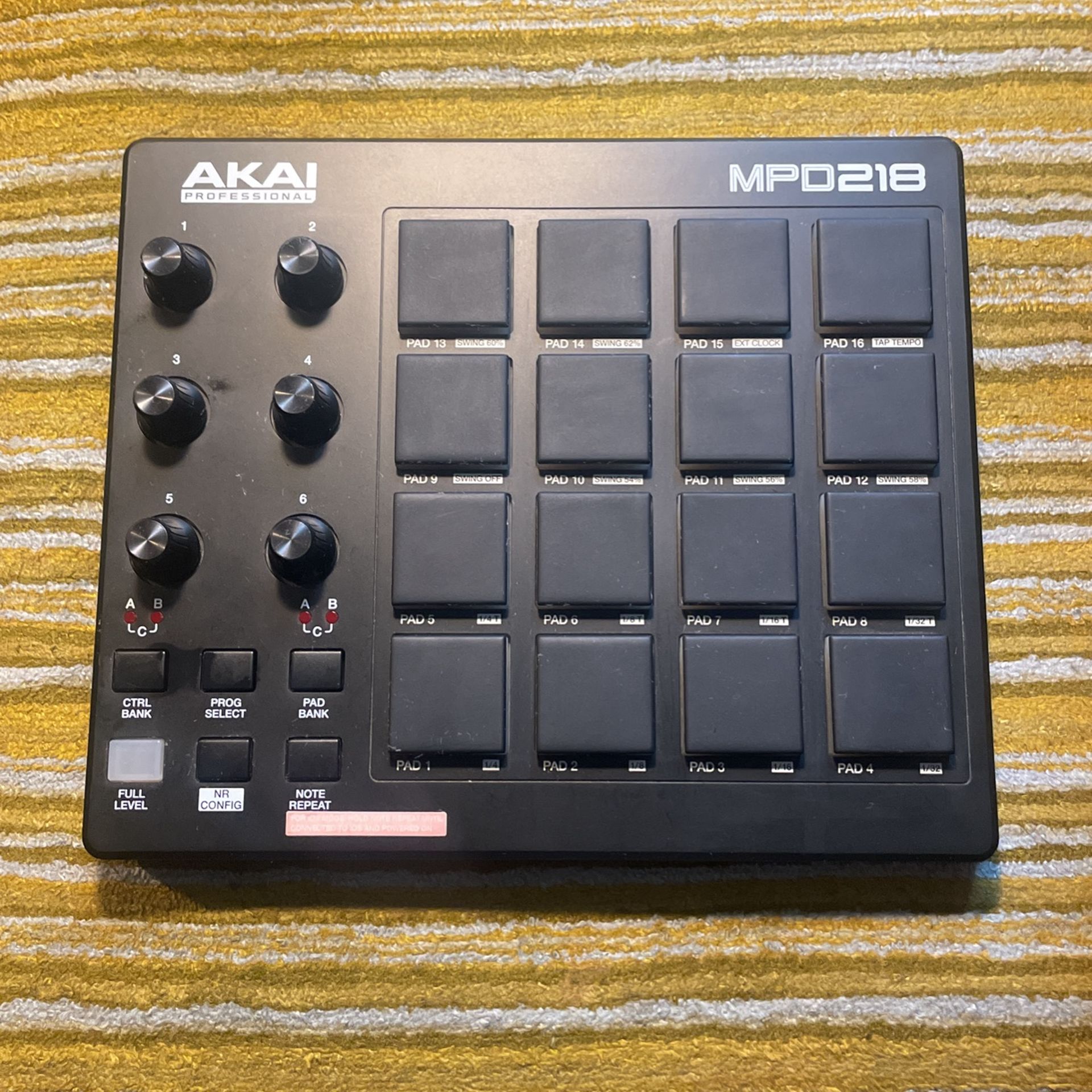 Akai MPD218 Midi Controller
