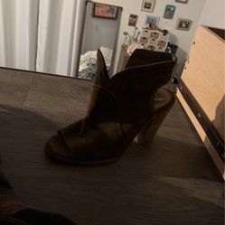 Vince Comuto 2.5 In Heals 