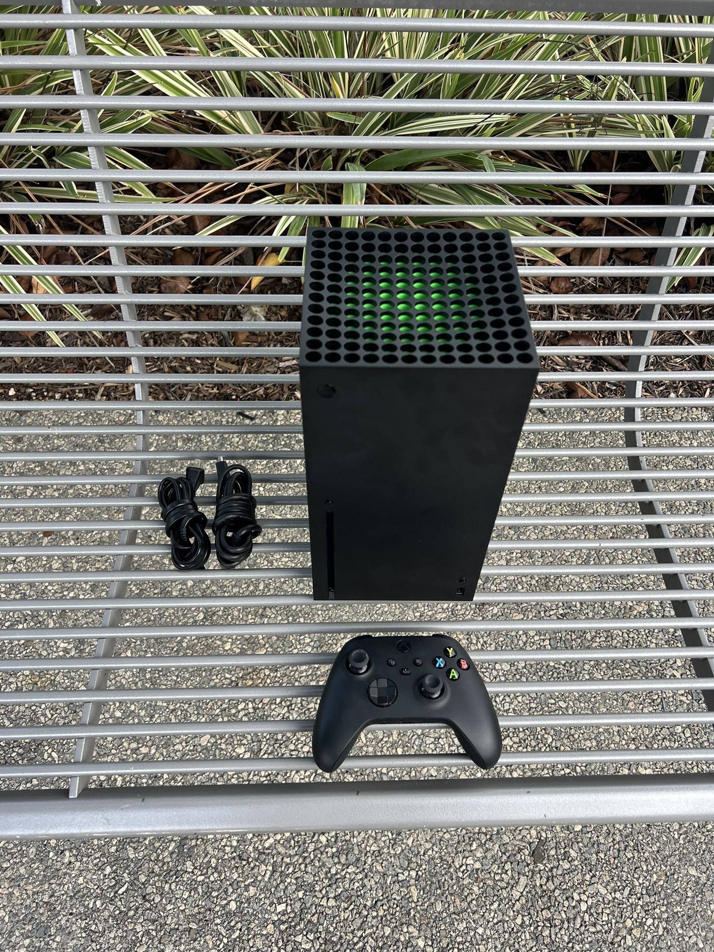 Xbox Series X 1 Terabyte W/ Black Controller
