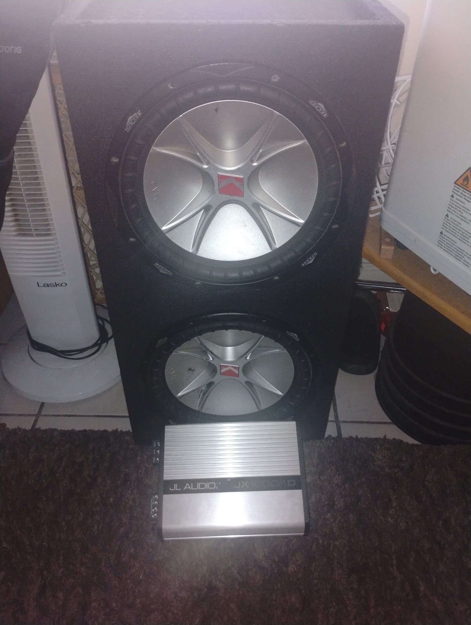 2 12'kicker subs and 1000w JL audio mono block amp