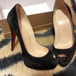 Christian Louboutin Women Size 8 Heels (Authentic)