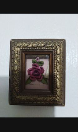 MINIMALIST 3D ARTWORK 3"×2.5" - P02