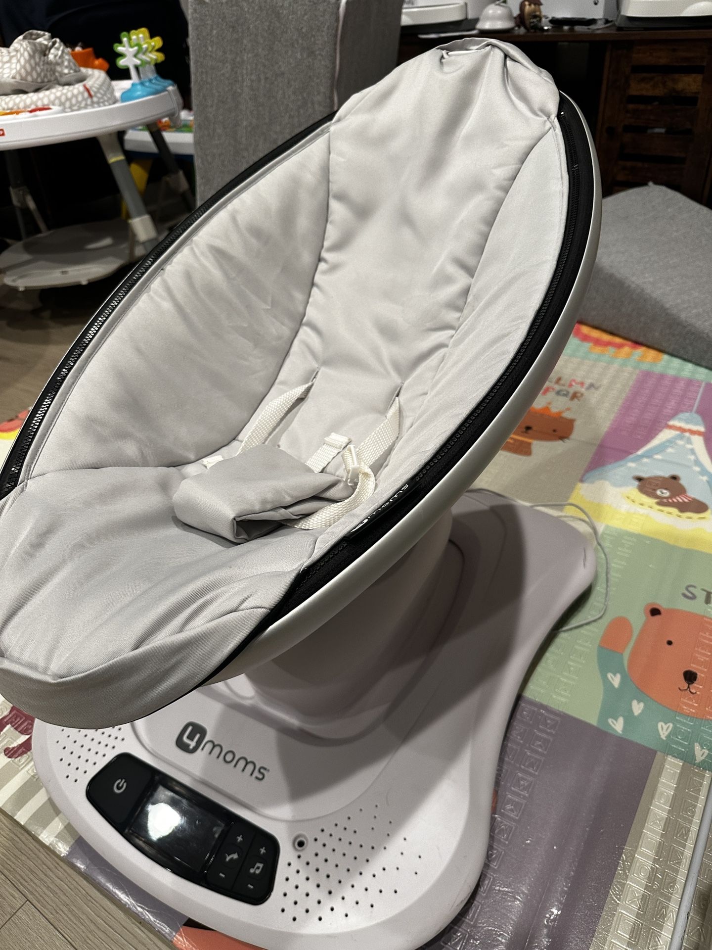 4Moms MamaRoo Multimotion Swing And Bouncer 