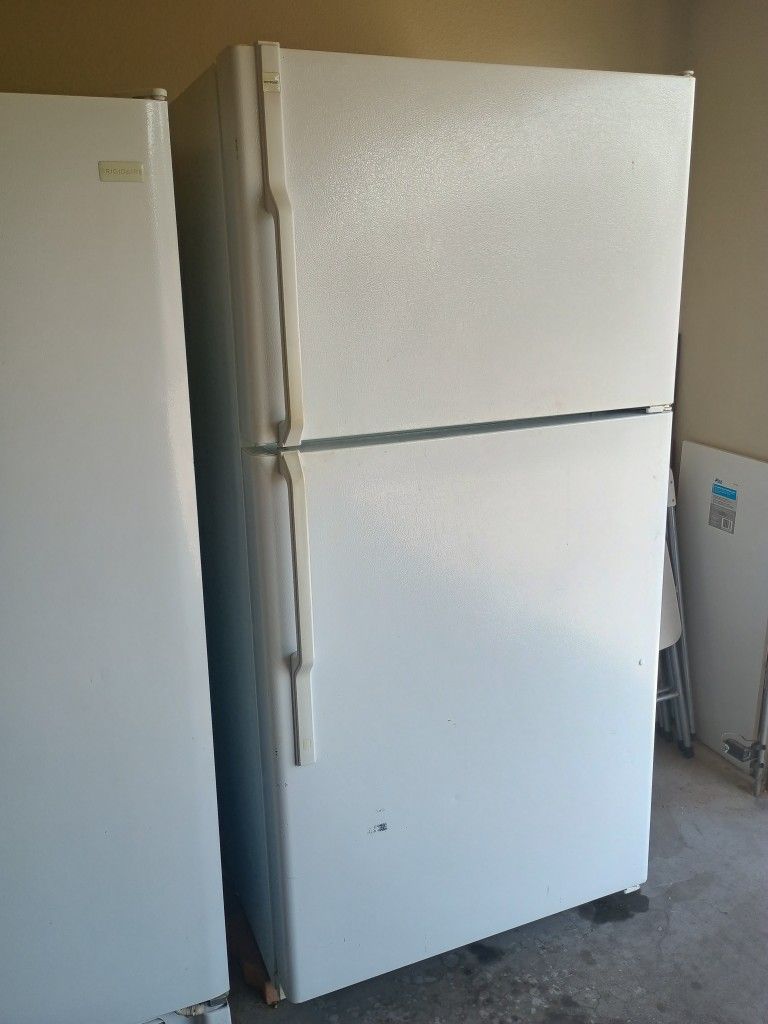 Hotpoint Top-Freezer Refrigerator