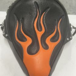 HARLEY Davidson Custom? Single Soft Seat Unknown Specs. Used in good condition with some cosmetic blemishes. These blemishes are in the form of scratc