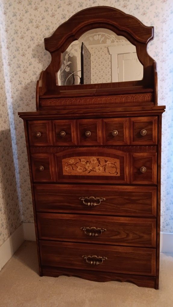 Dresser With Mirror