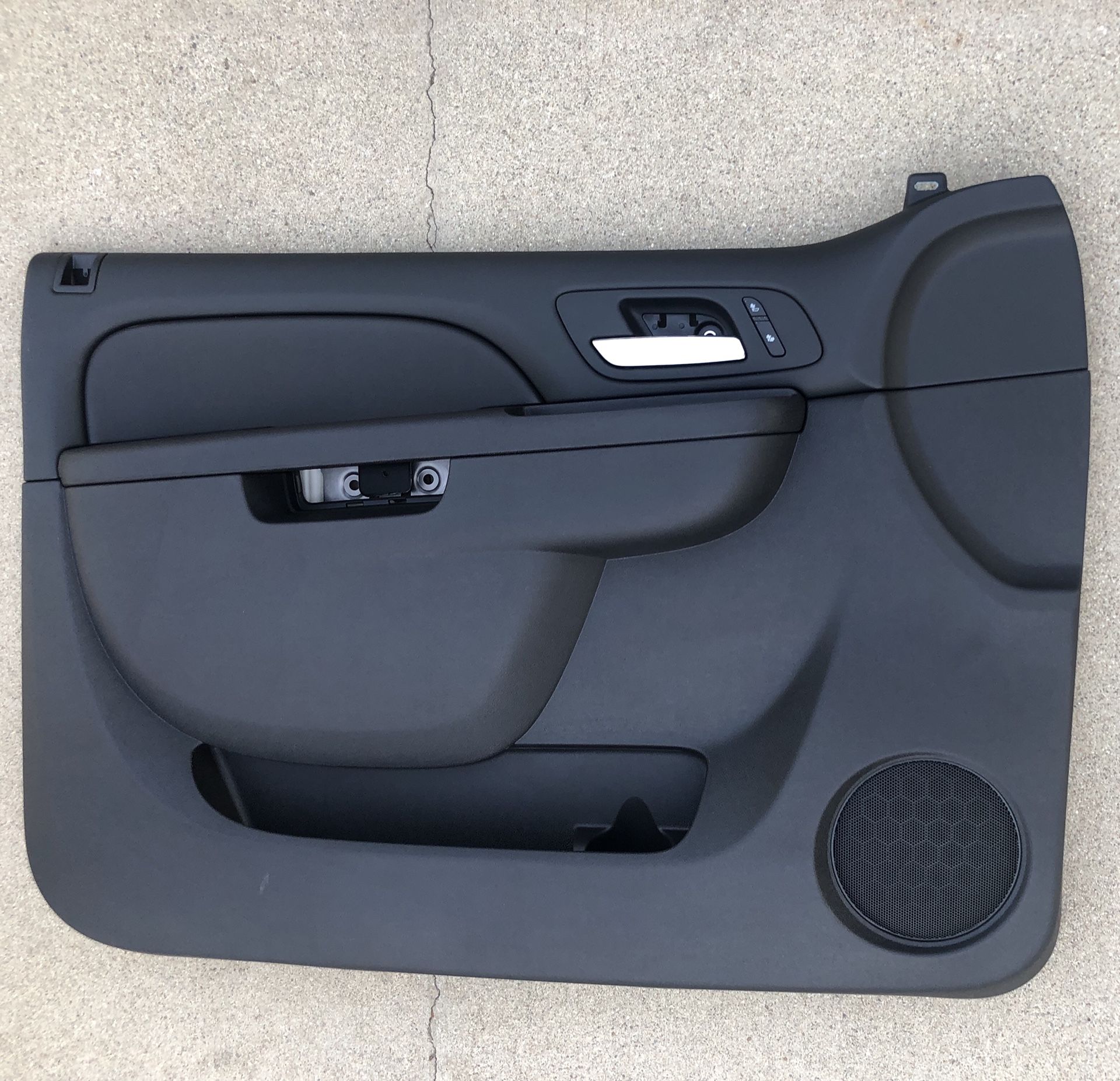 Chevrolet GMC Silverado, Tahoe, Avalanche, YUKON 2010-2014 DRIVER DOOR PANEL NEW