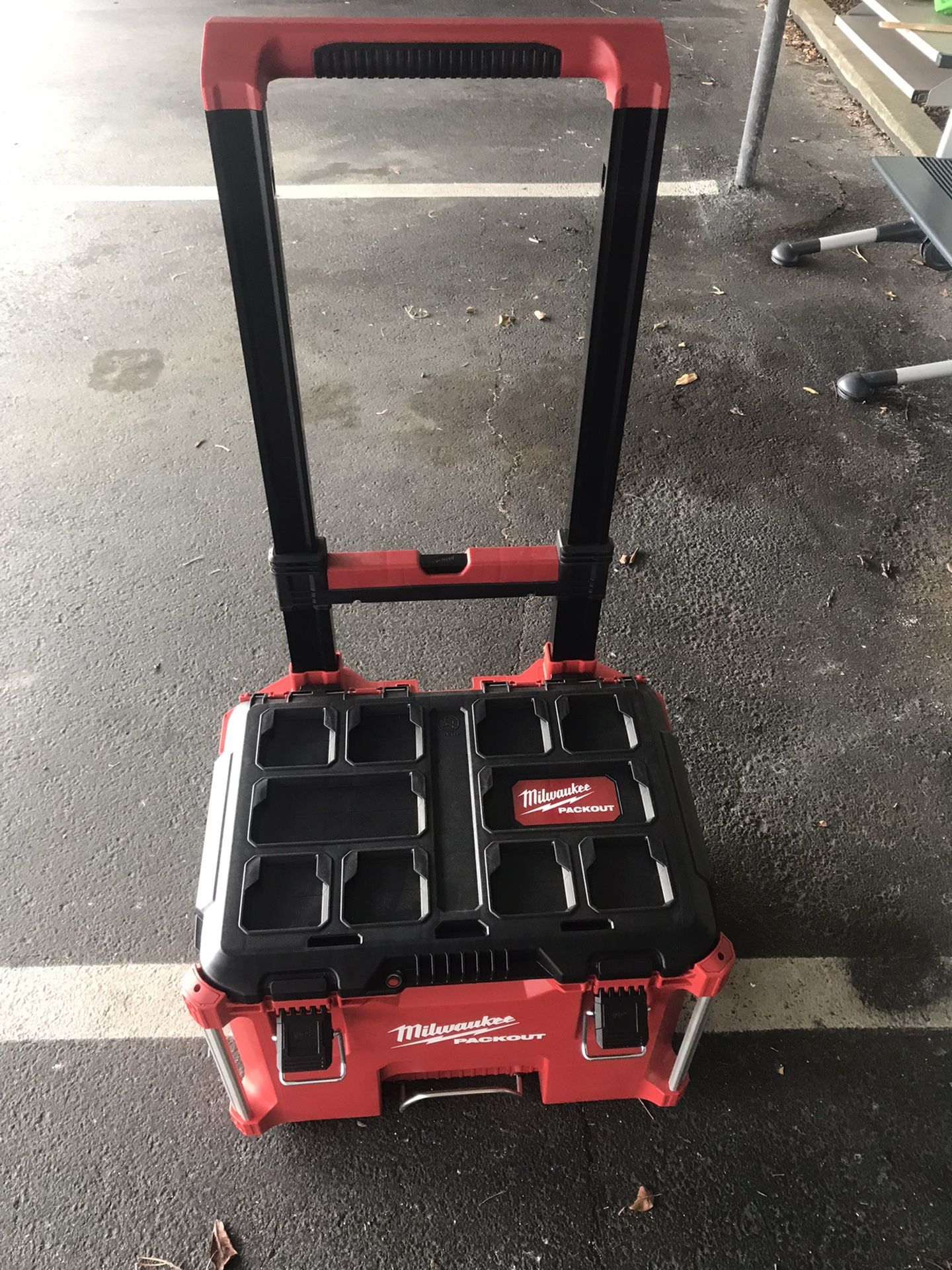 Milwaukee Rolling Packout Box