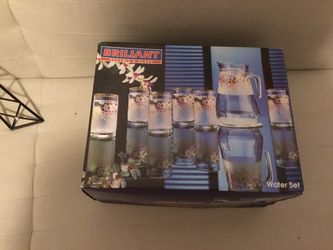 Set pitcher with glasses