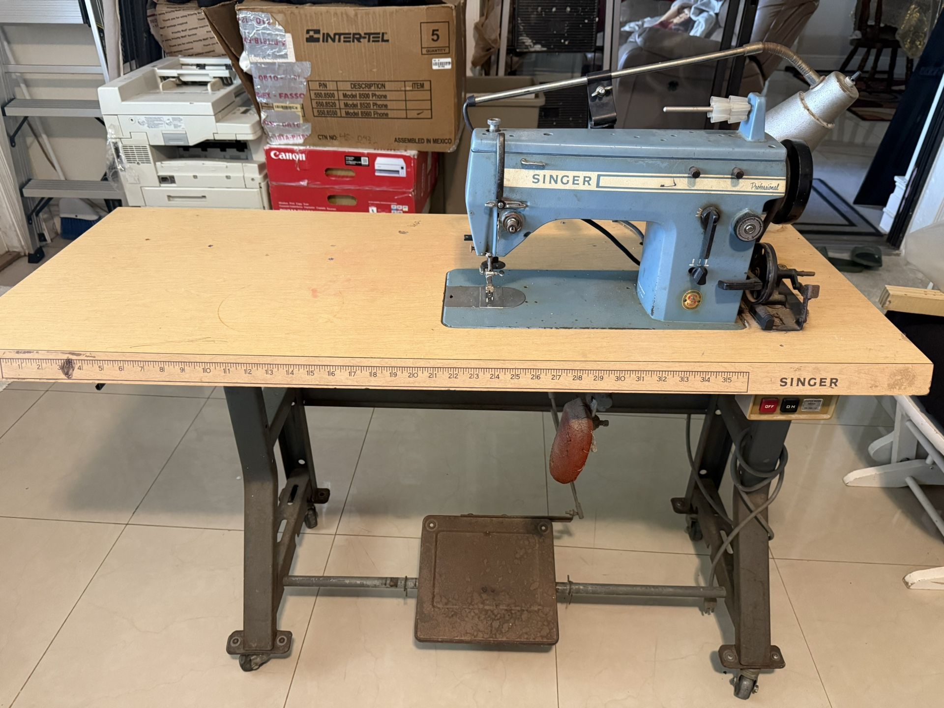 SINGER Professional Sewing machine (Model 20 13)