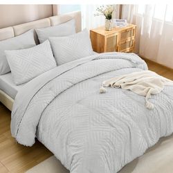 Light Grey Comforter King Size Set with Sheets - 7 Pieces Boho Bed in a Bag Tufted Bedding Sets Lightweight All Season Bed Set with Comforter, Sheets,